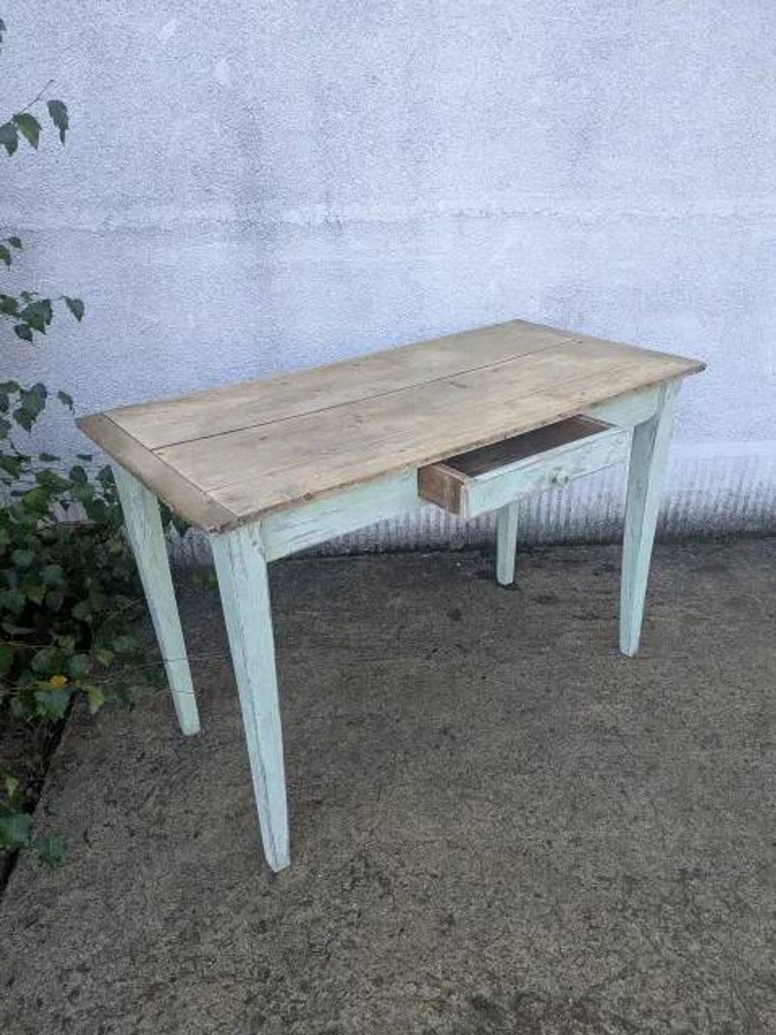 Table, bureau, console