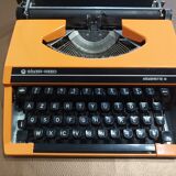 Silver Reed Silverette S Orange typewriter