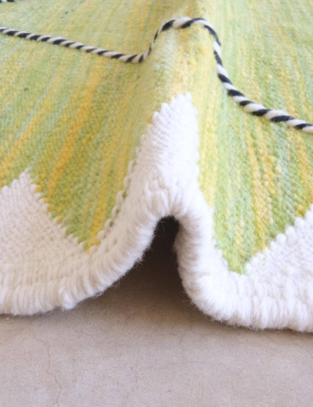 Lime green Kilim rug - 307 x 196 cm