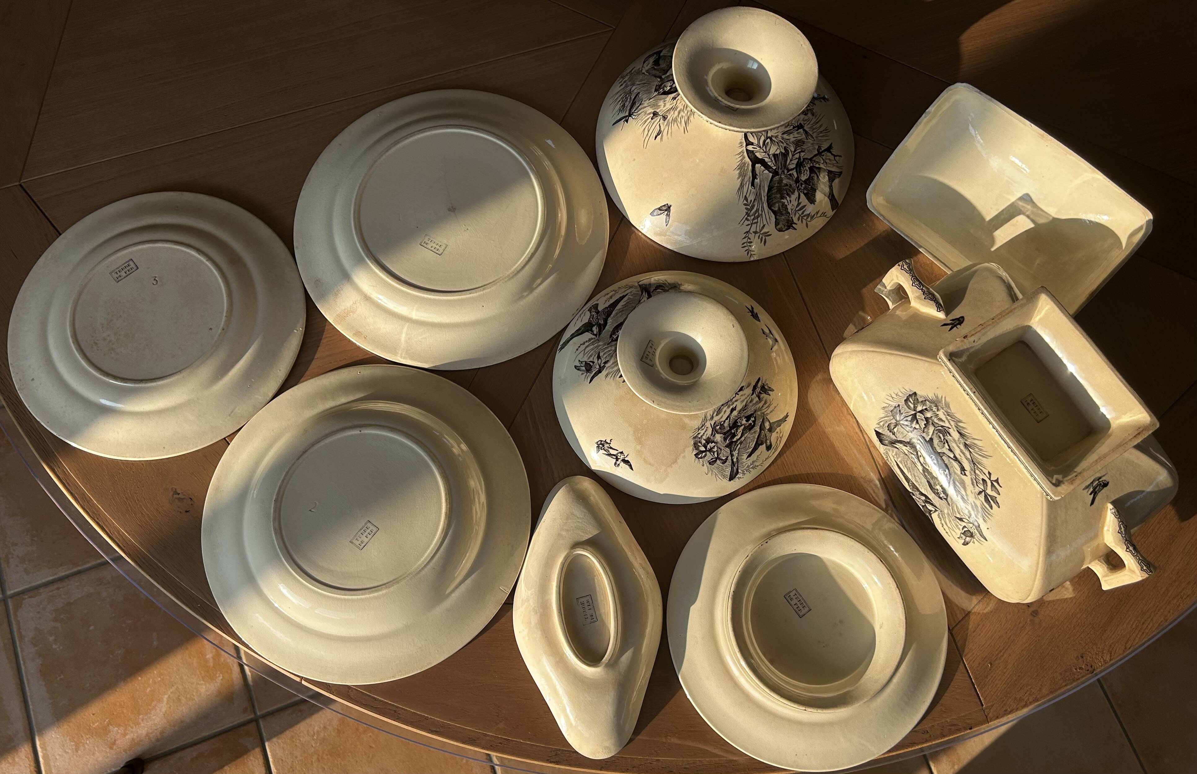 Clairefontaine tableware service, earthenware with bird decoration.