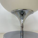 Lampe Space Age en verre opalin, acier chromé et fonte par Kaiser Leuchten,