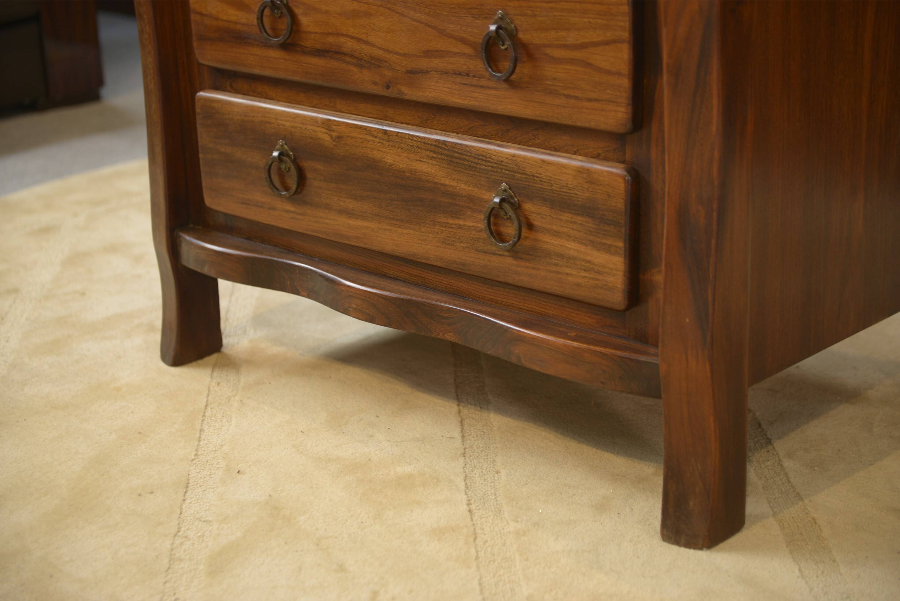 Commode brutaliste 3 tiroirs en orme par Aranjou, 1960