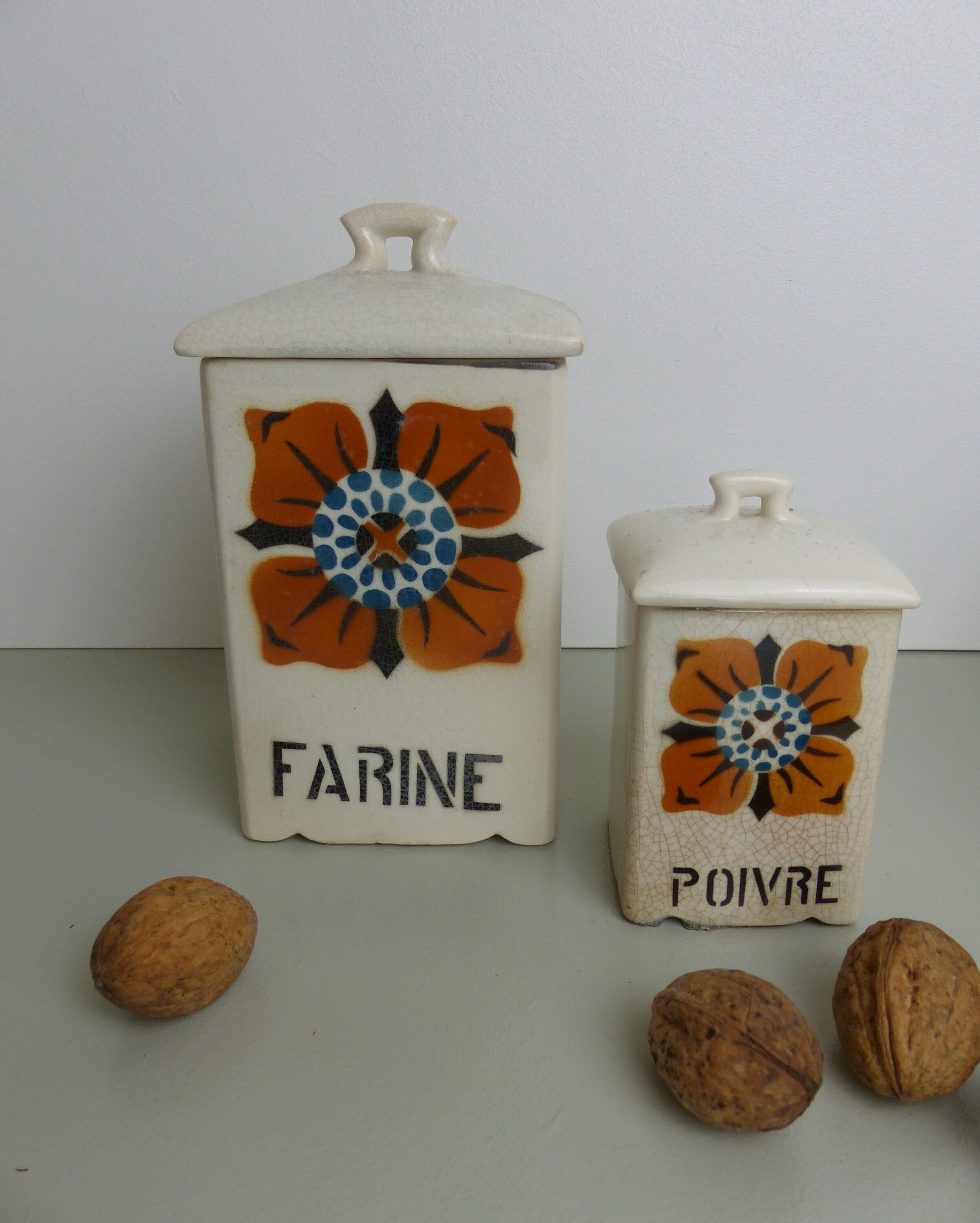 Ceramic spice pot