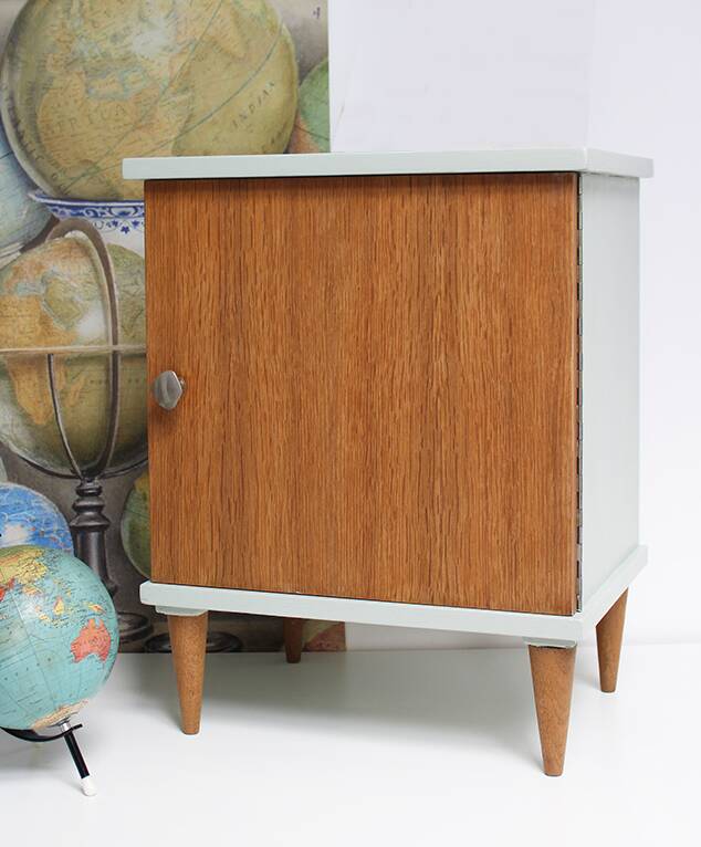 Bedside table with 1 door and 1 internal drawer.