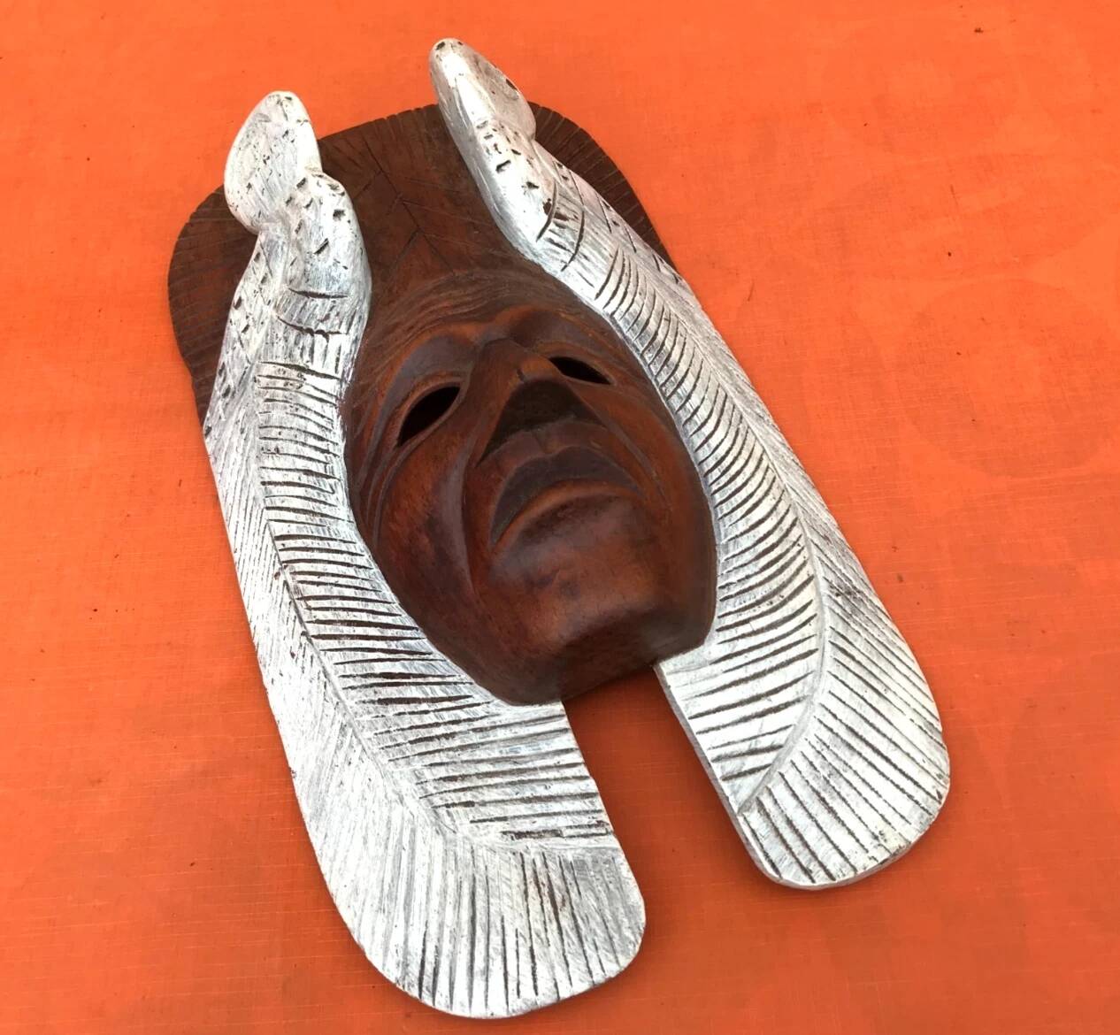 Masque à suspendre   Bois sculpté