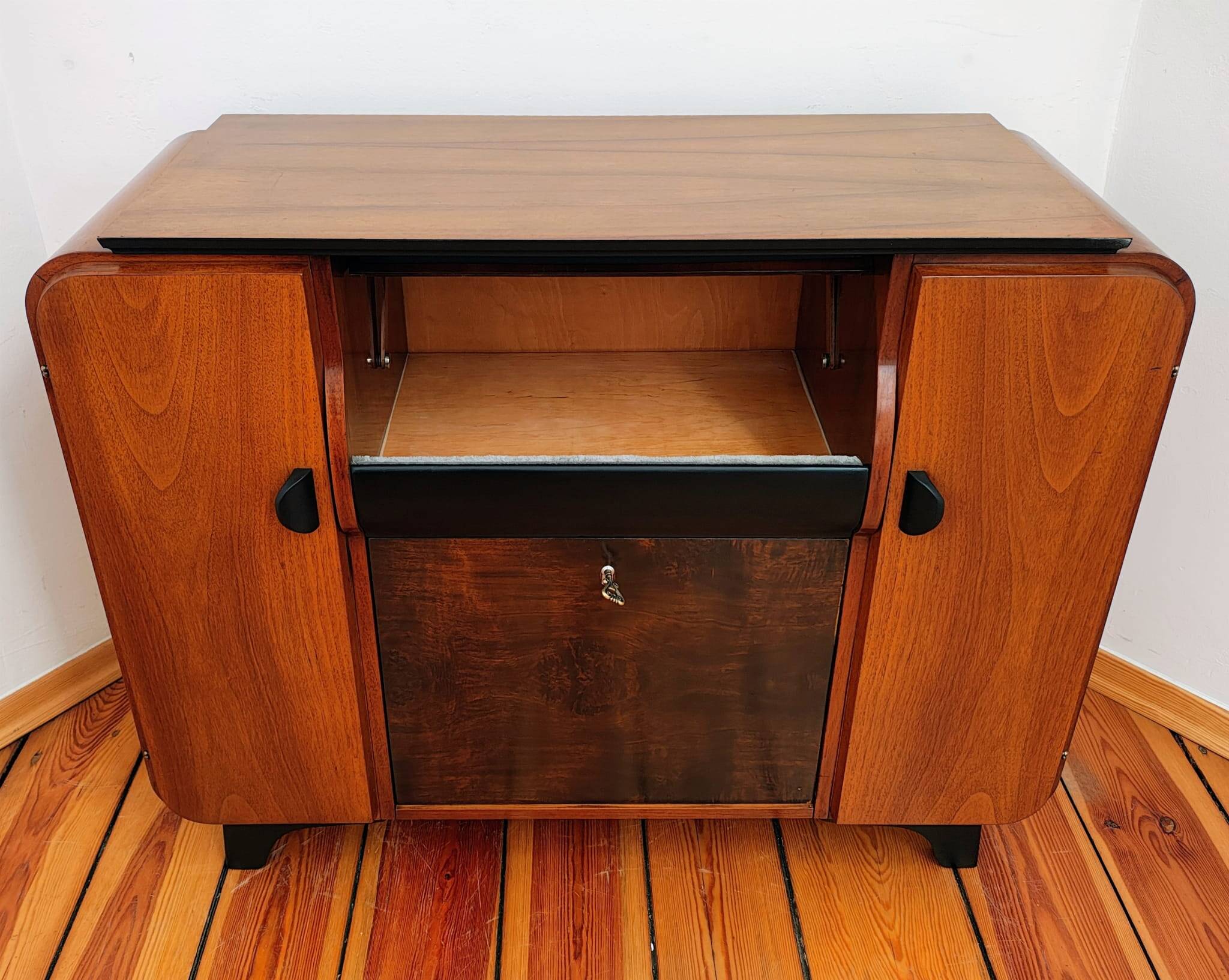 Meuble par J. Halabala pour Up Závody, 1930