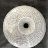 Vase boule à col pincé aplati