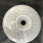 Vase ball with flattened pinched collar