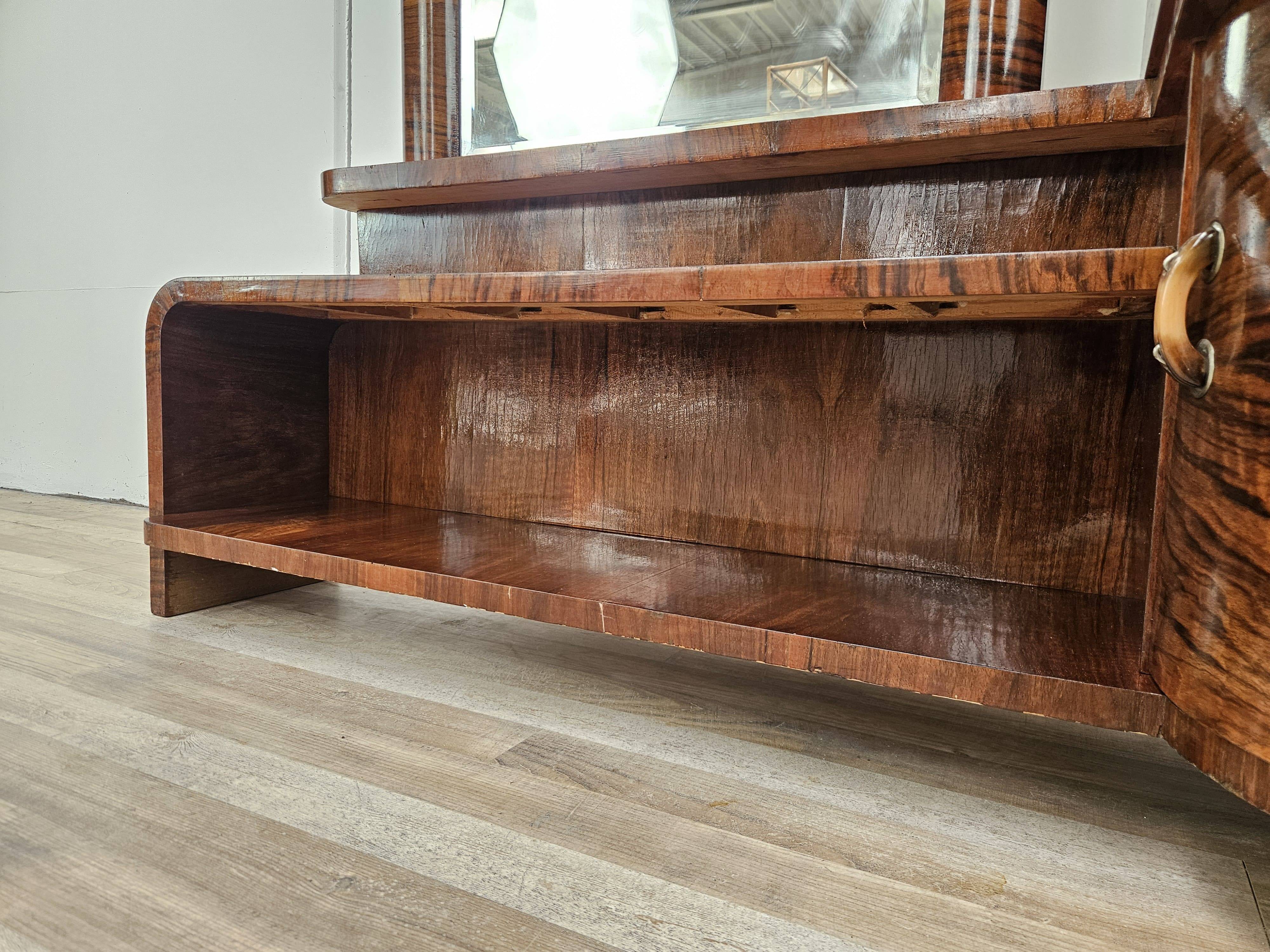 Art Decò dressing table in walnut root with mirror