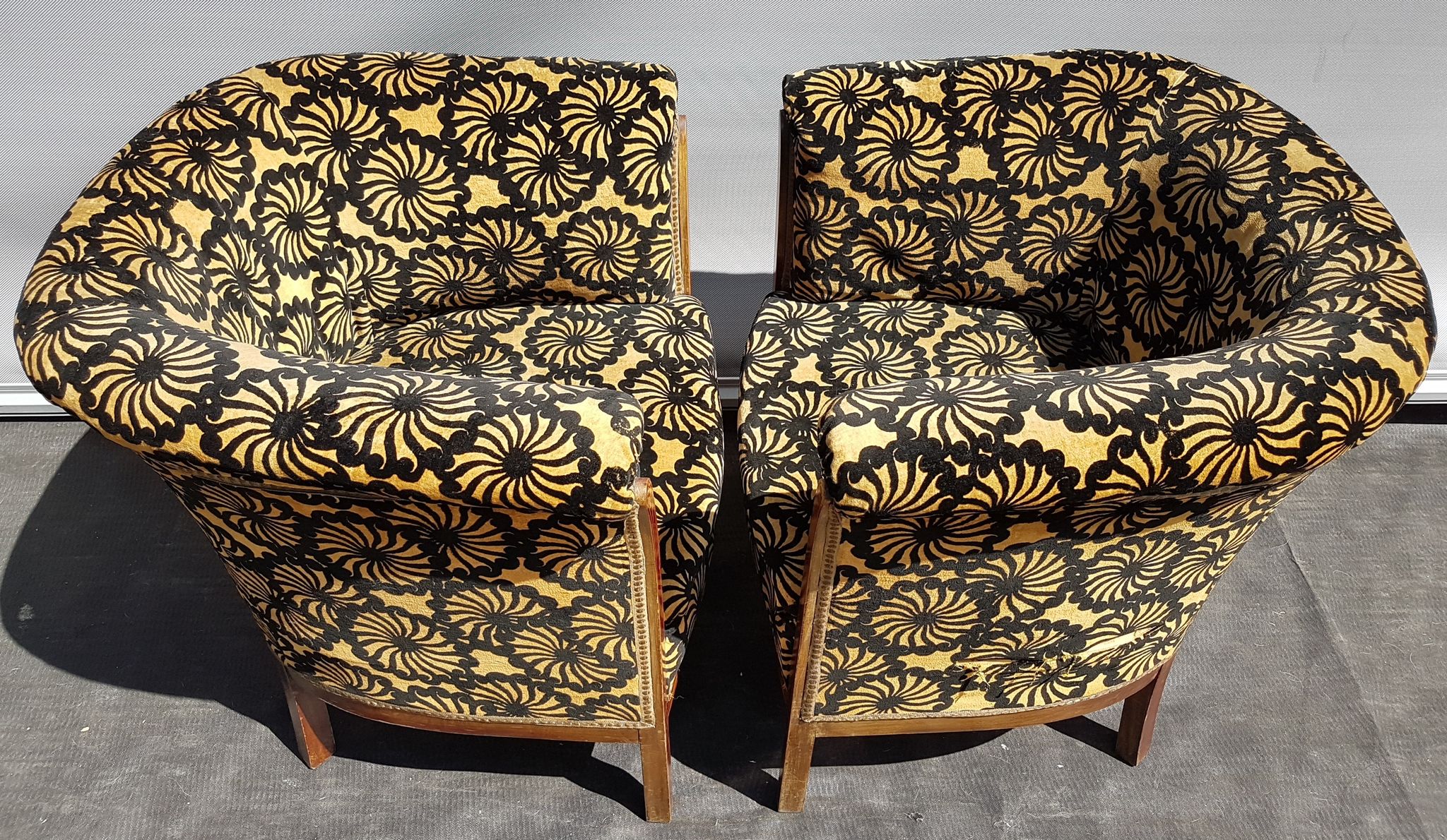 Armchair barrel Art Deco velvet Daisy spirit boudoir dandy