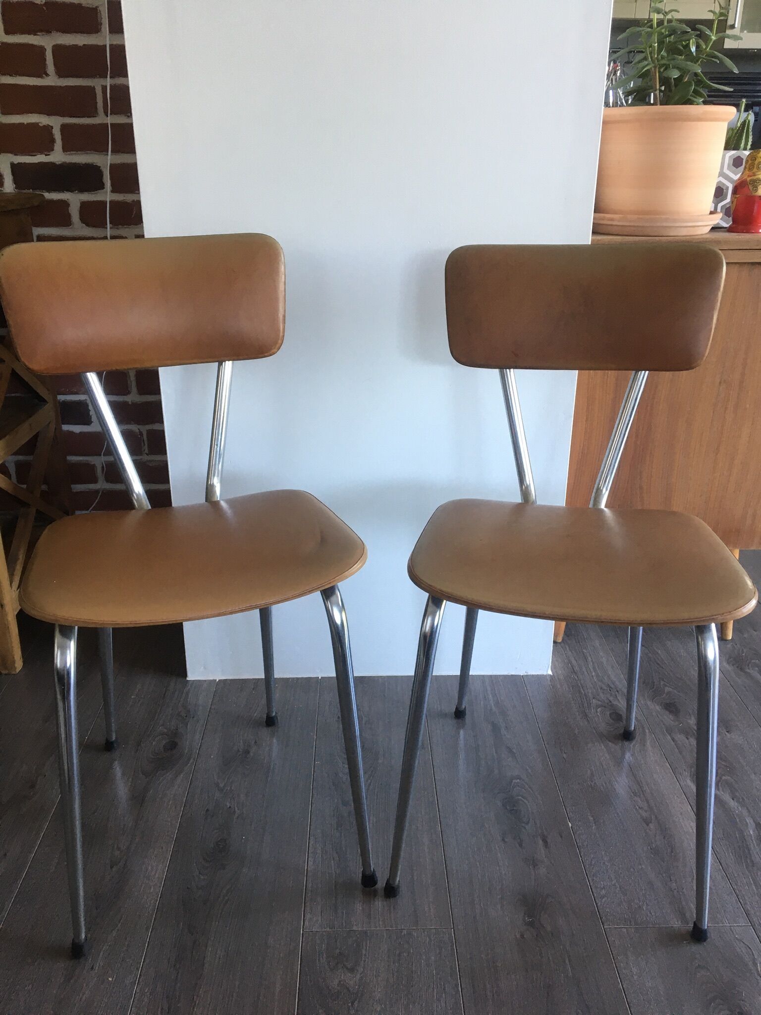 2 chairs in faux leather