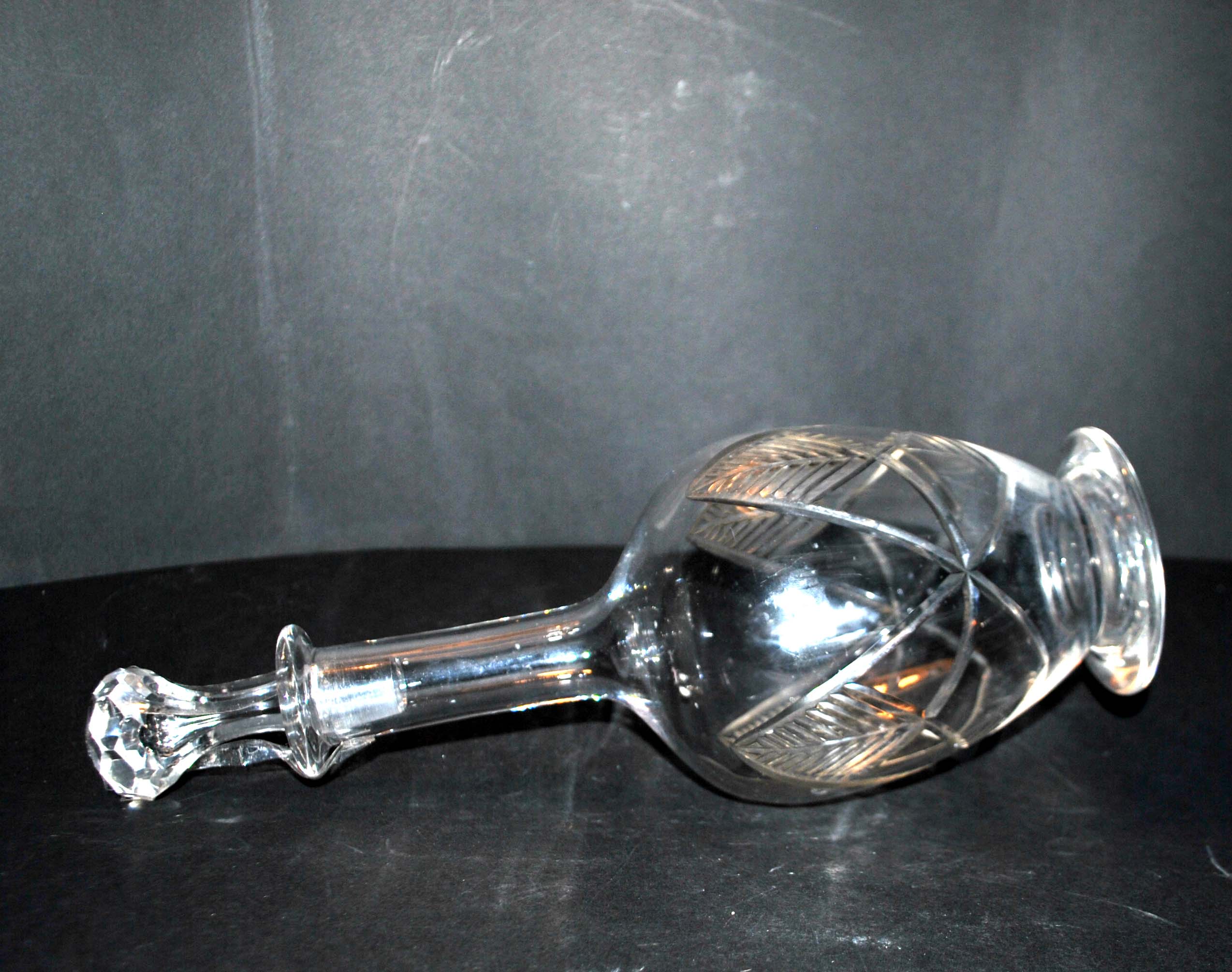 Baccarat crystal decanter aswan art deco model 1930 cut feather sheets