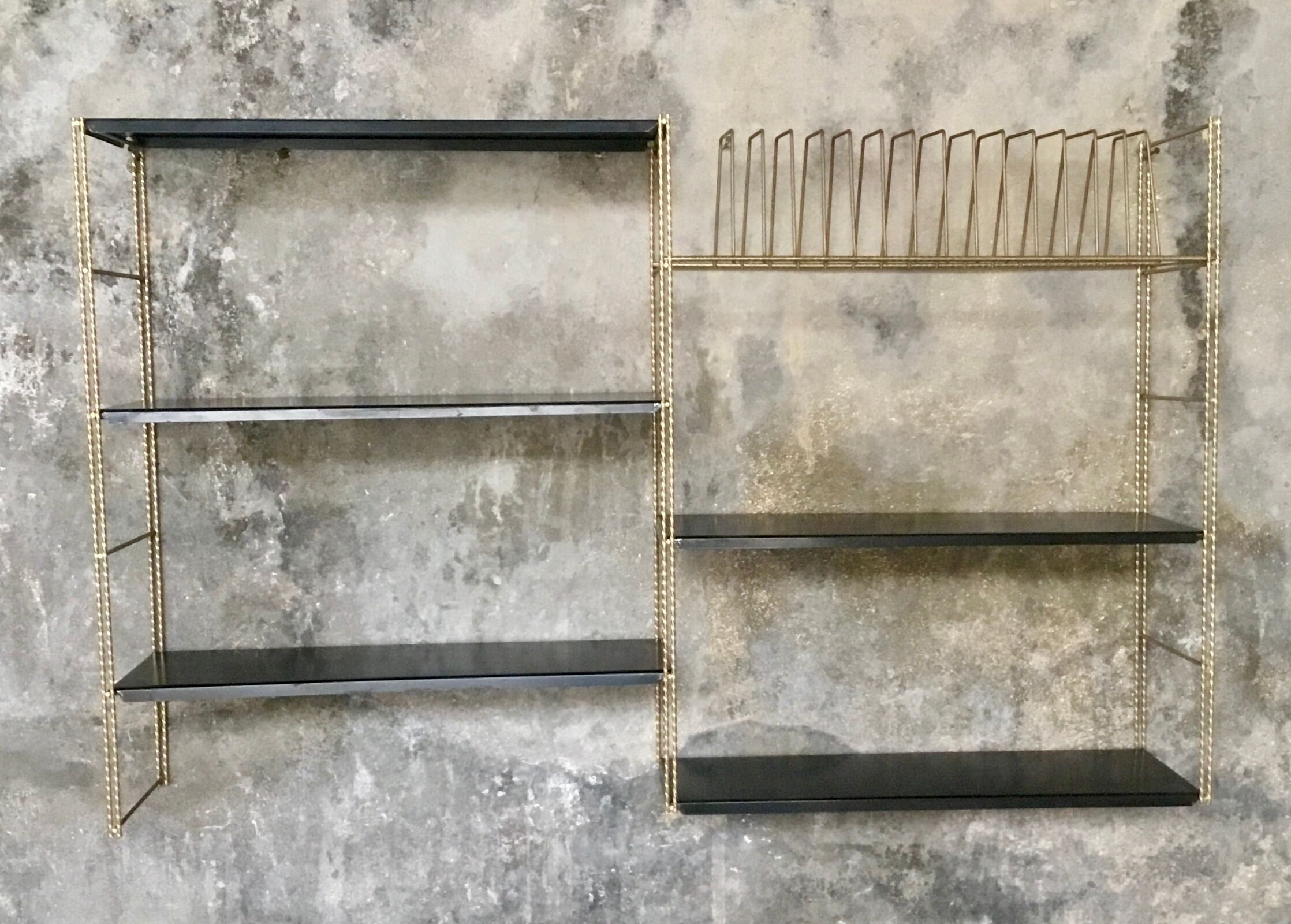 Black and gold metal string shelf set with vinyl holder - vintage 1960