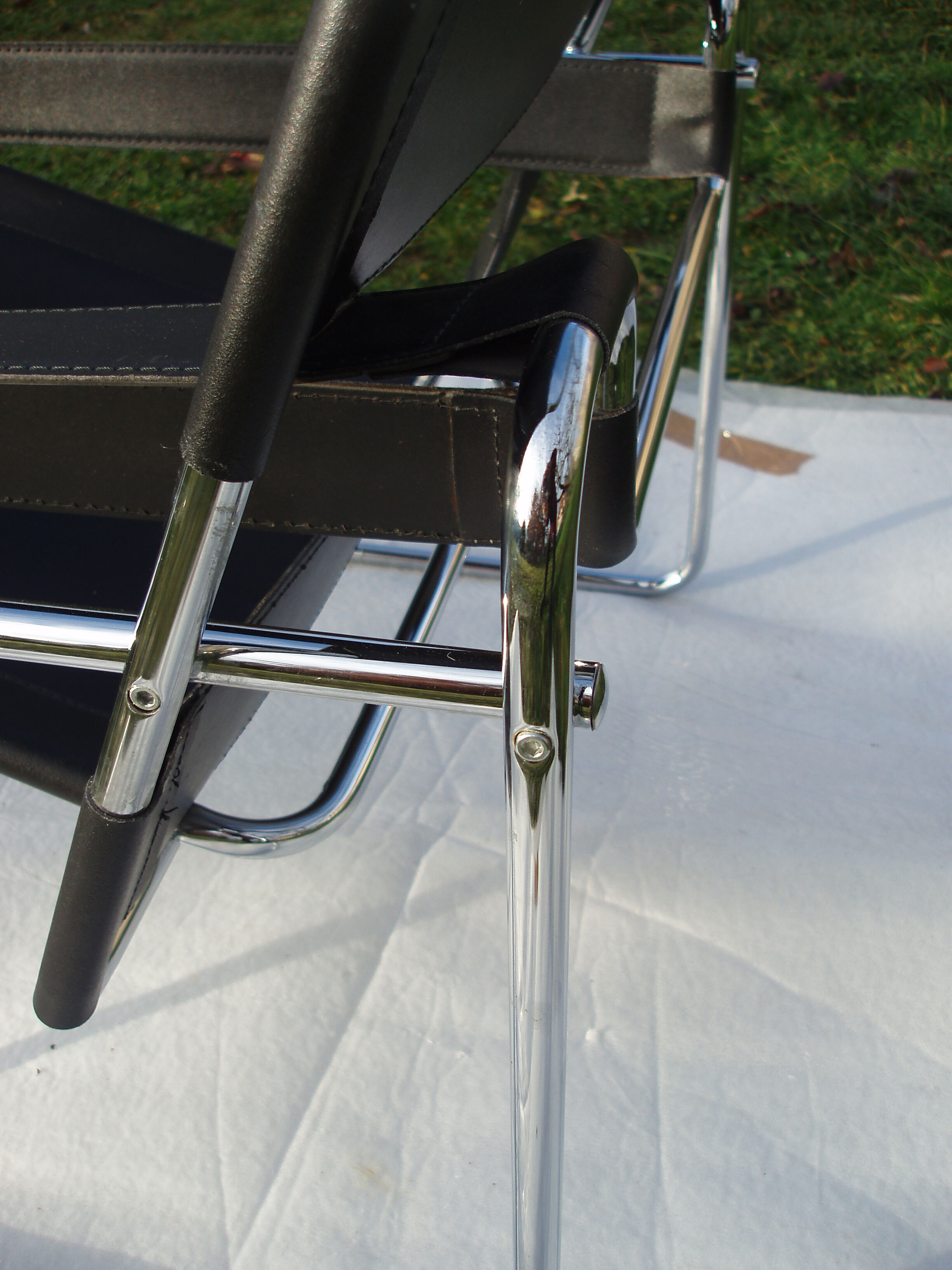 Wassilly chair in black and chrome leather byMarcel Breuer