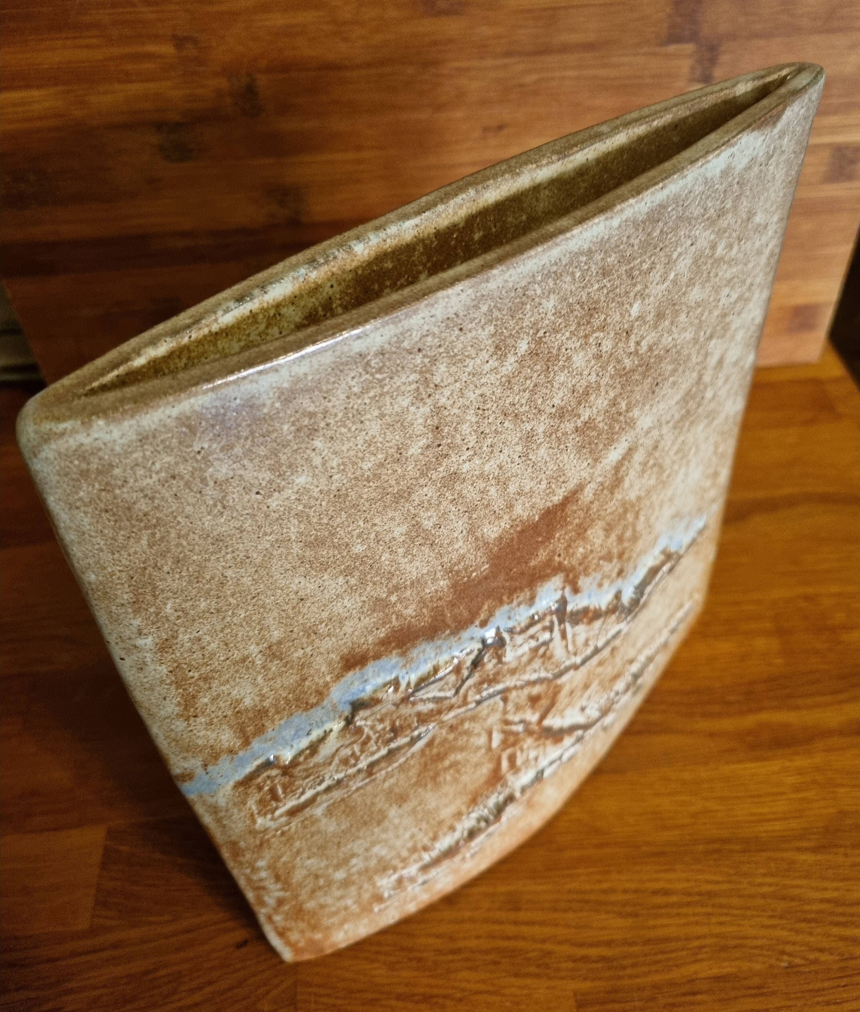 Grand vase en céramique artisanale forme oblongue