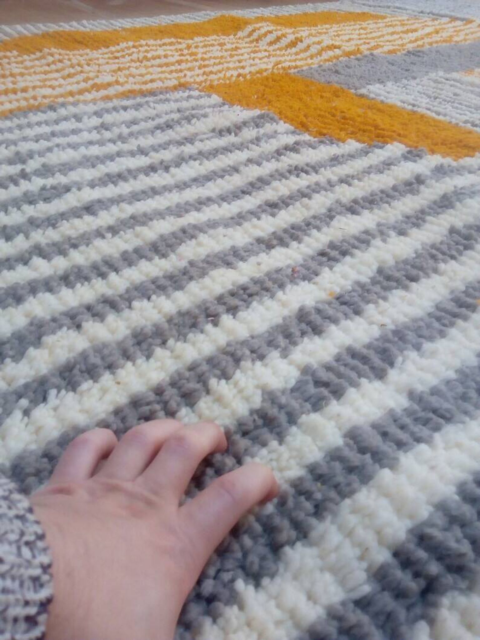 Grey Moroccan rug made of hand-woven wool - handmade rug - 252 x 163