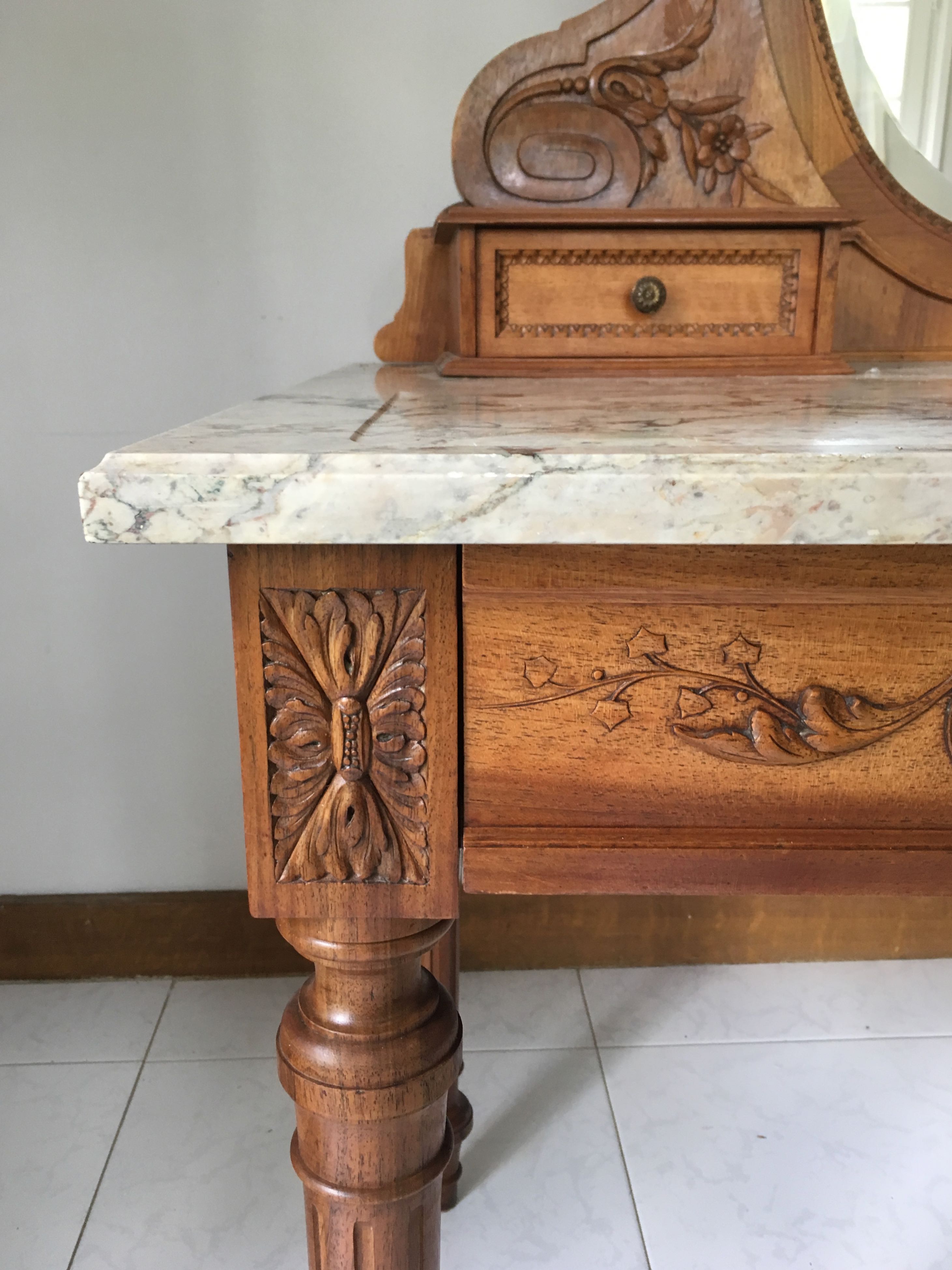 Coiffeuse années 50 bois sculpté et marbre