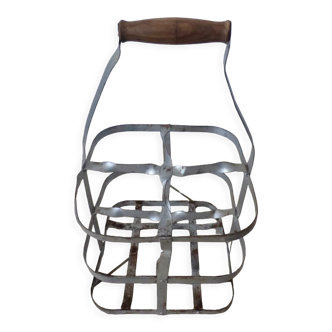 Porte bouteille ancien en métal avec sa poigné en bois