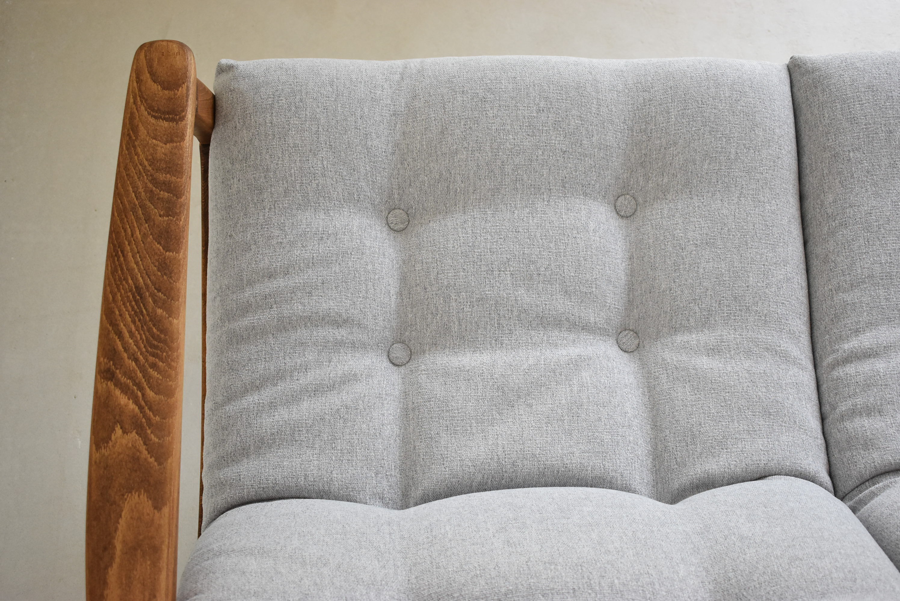 Canapé scandinave original, années 1960, vintage, entièrement restauré, tissu gris clair