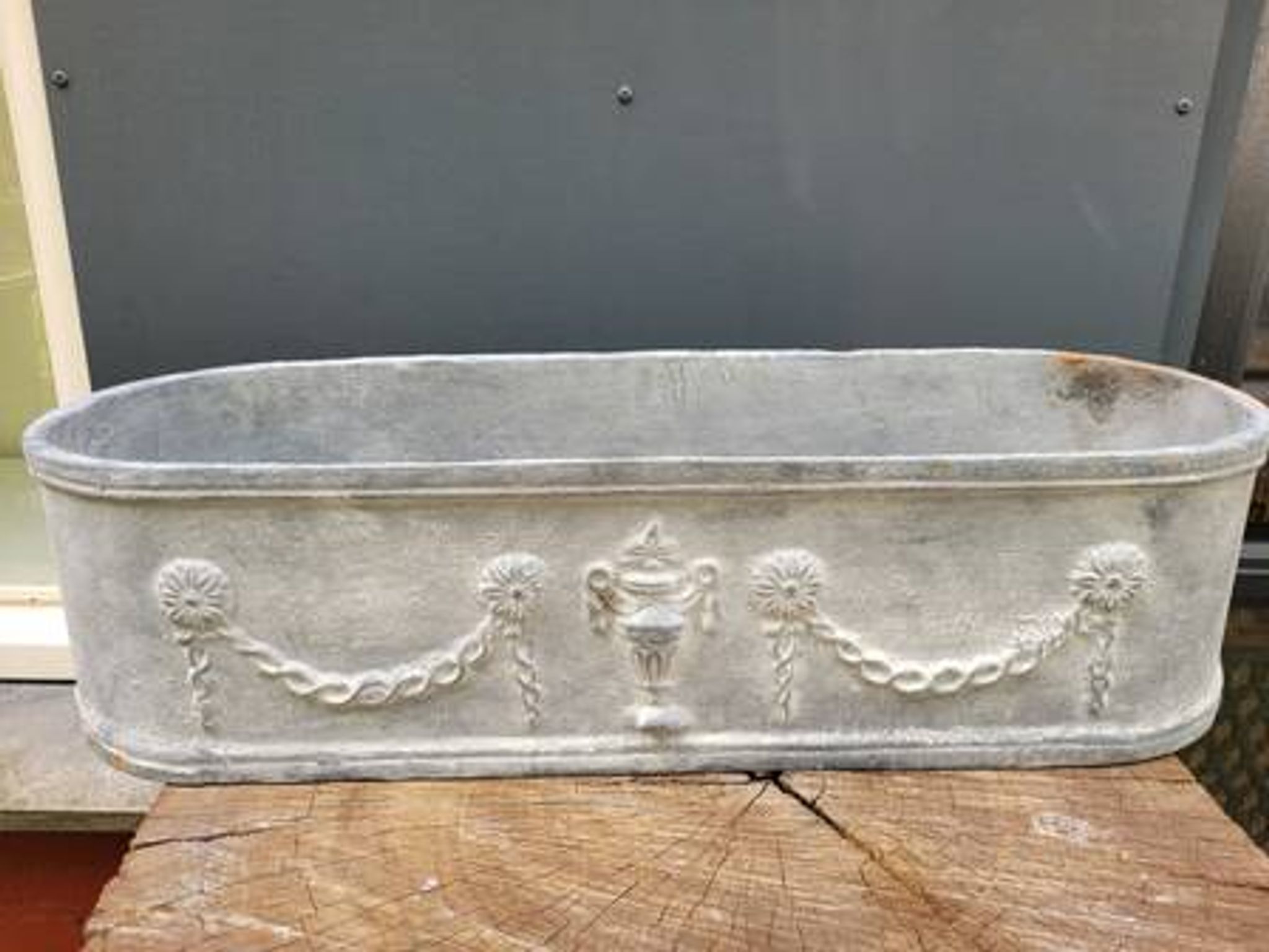 Jardinière en fonte grise