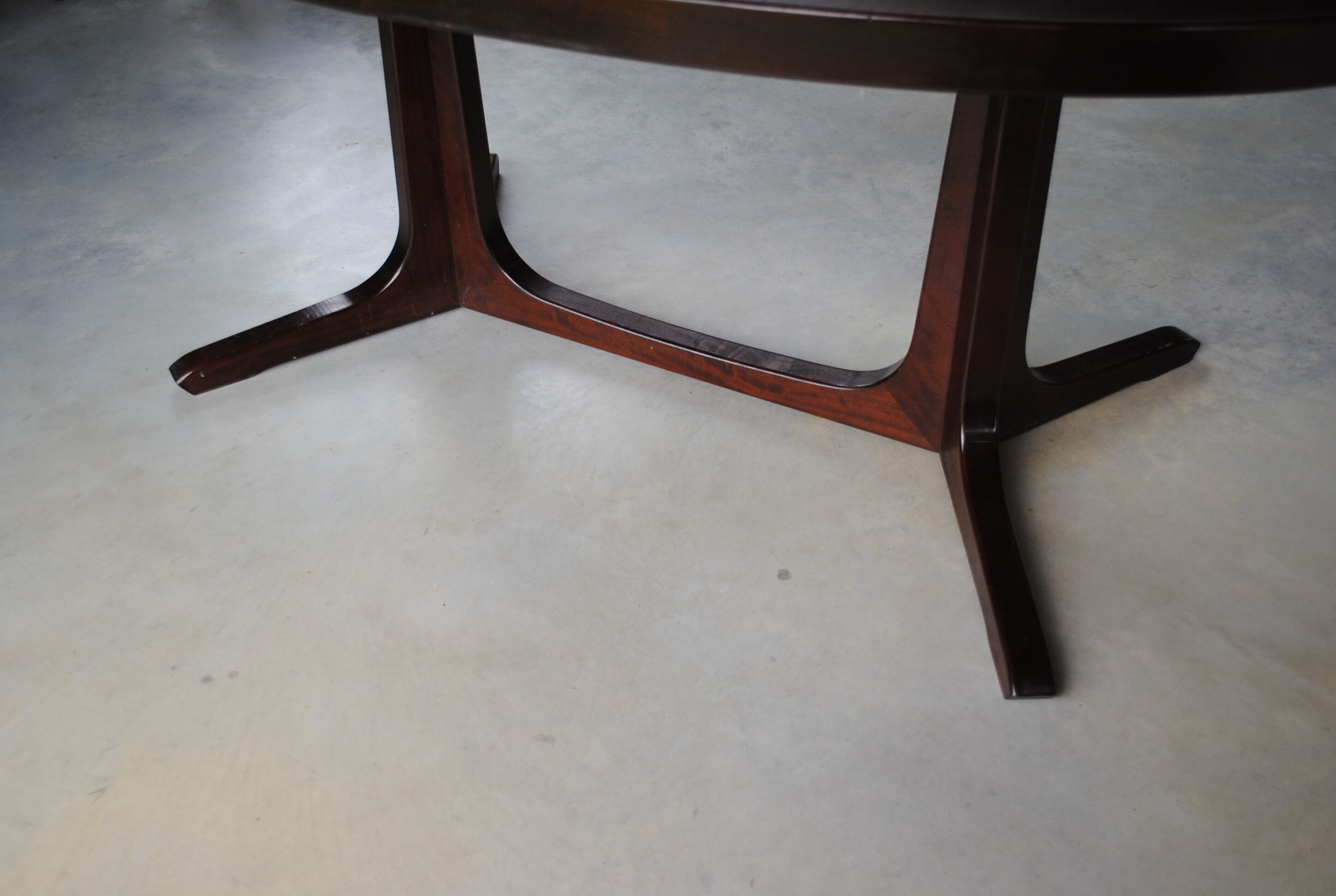 Table ovale Baumann
