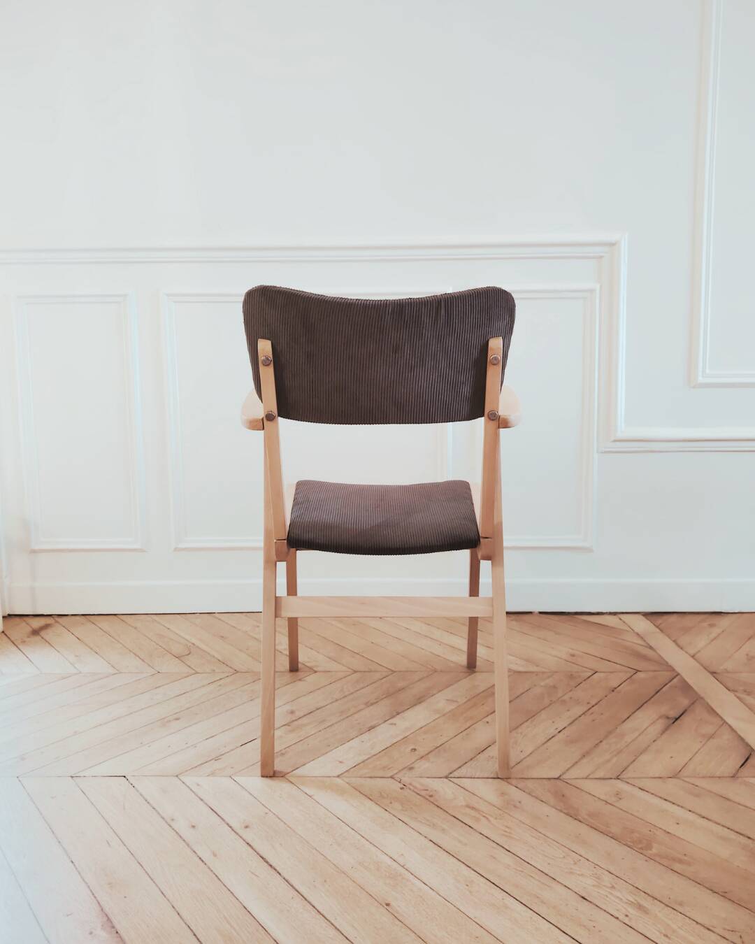 Renovated vintage armchair, bridge from the 1950s.