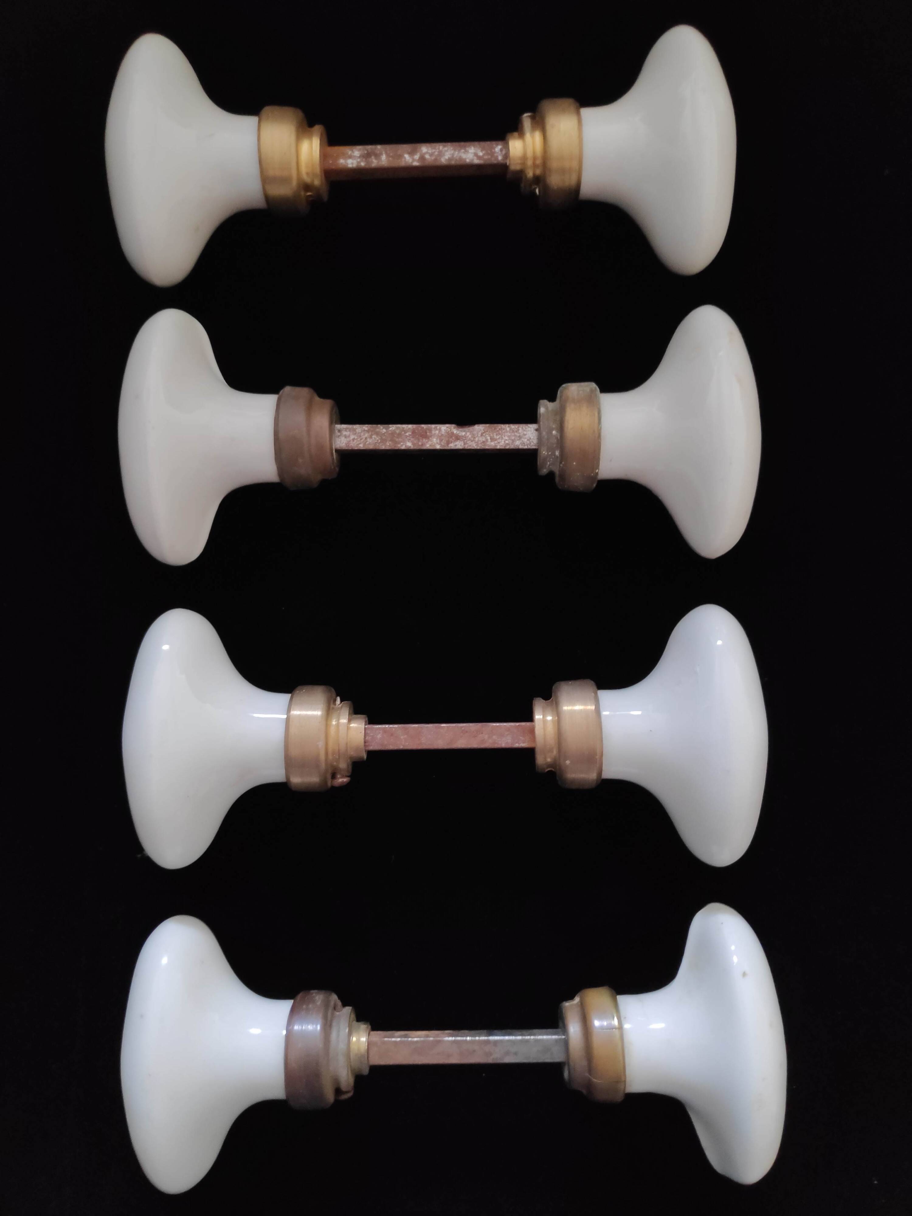 Set of 8 porcelain handles (B-0050)