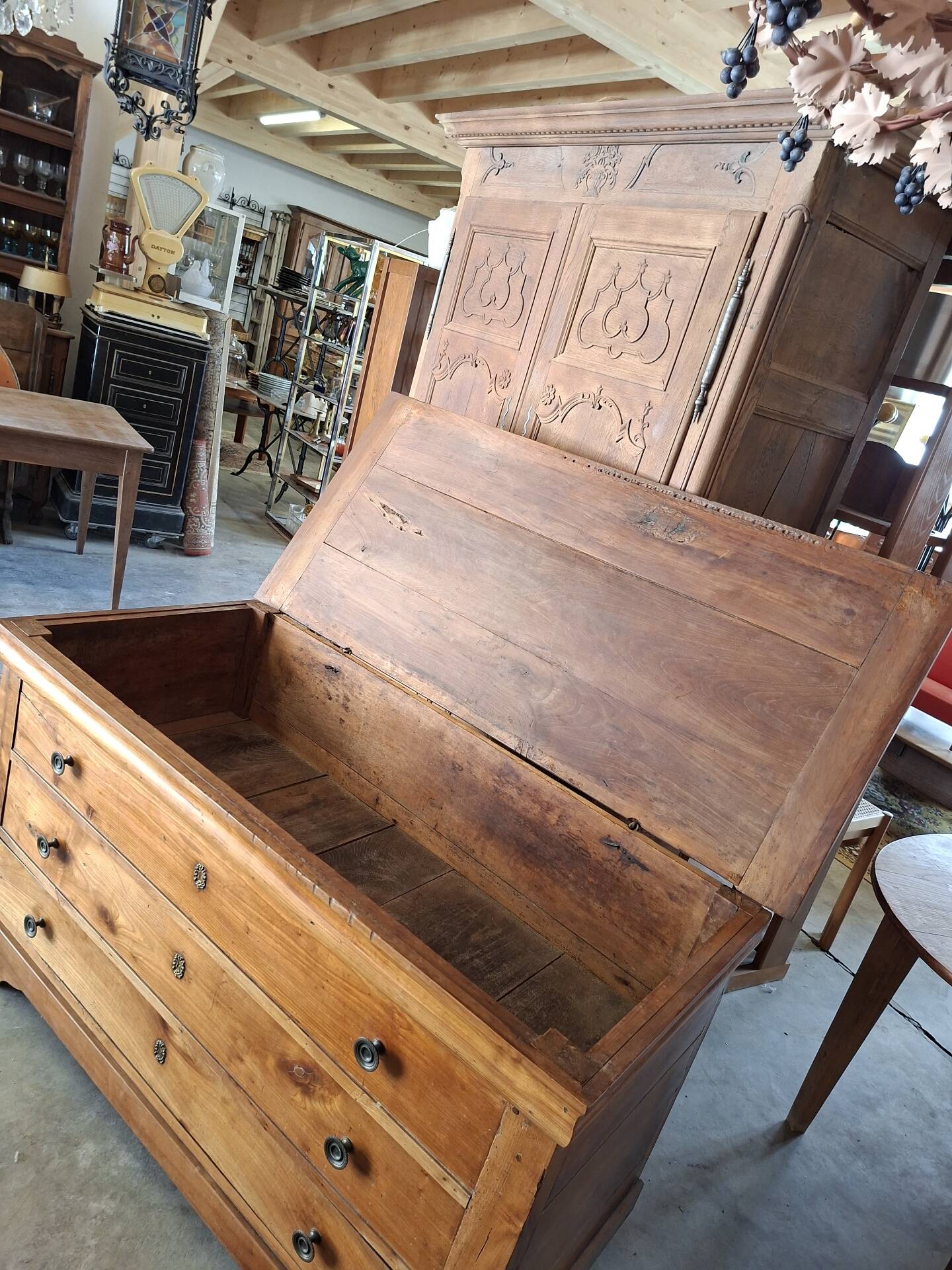 Louis Philippe 19th-century chest of drawers in solid walnut.