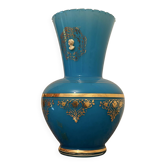 Vase en opaline bleue avec décor doré et camées incrustés – Années 70