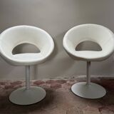 Pair of vintage white swivel armchairs in tulip style.