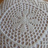 Coussin avec housse en crochet blanc
