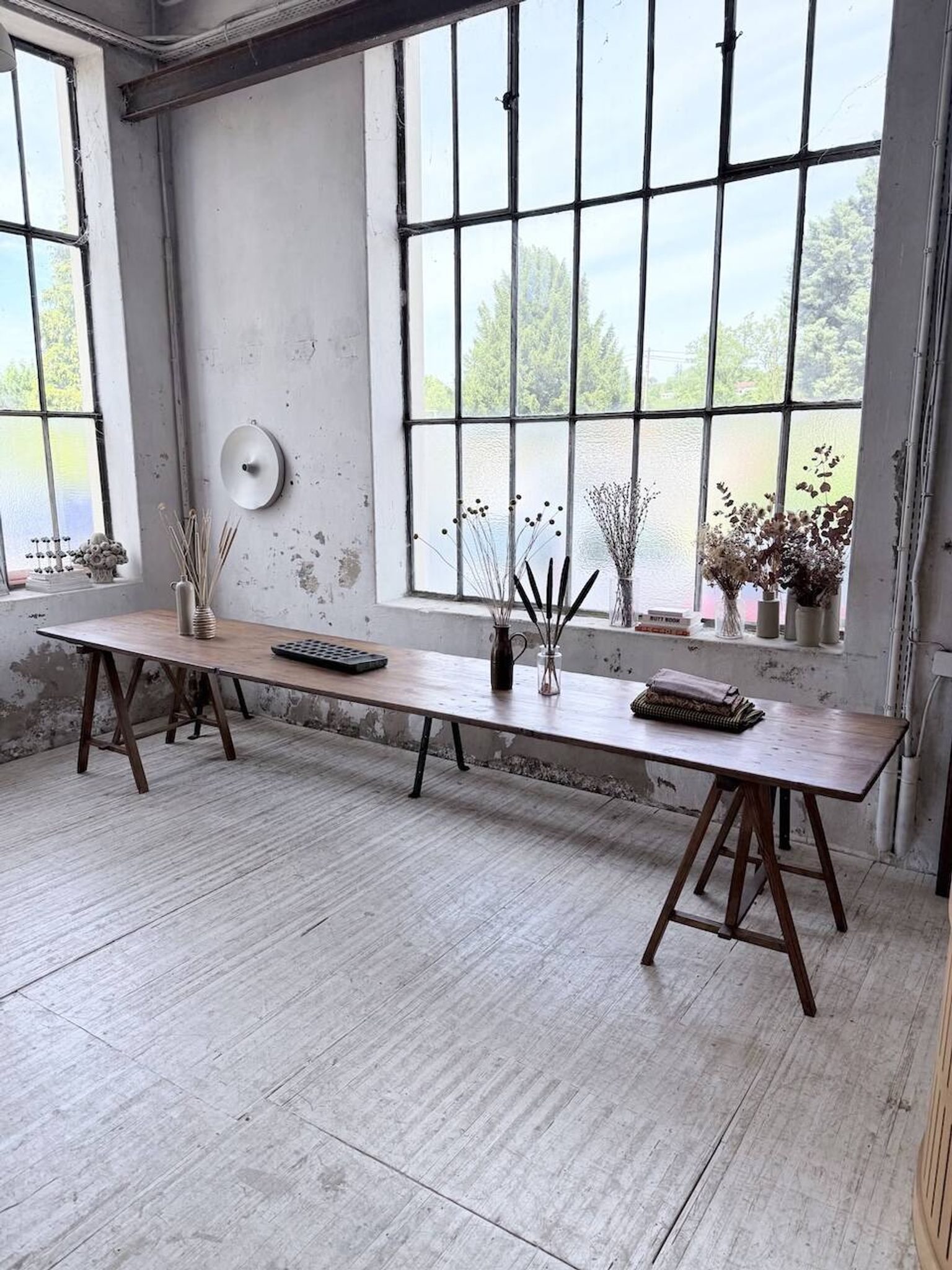 XXL trestle farm table 4m and its benches
