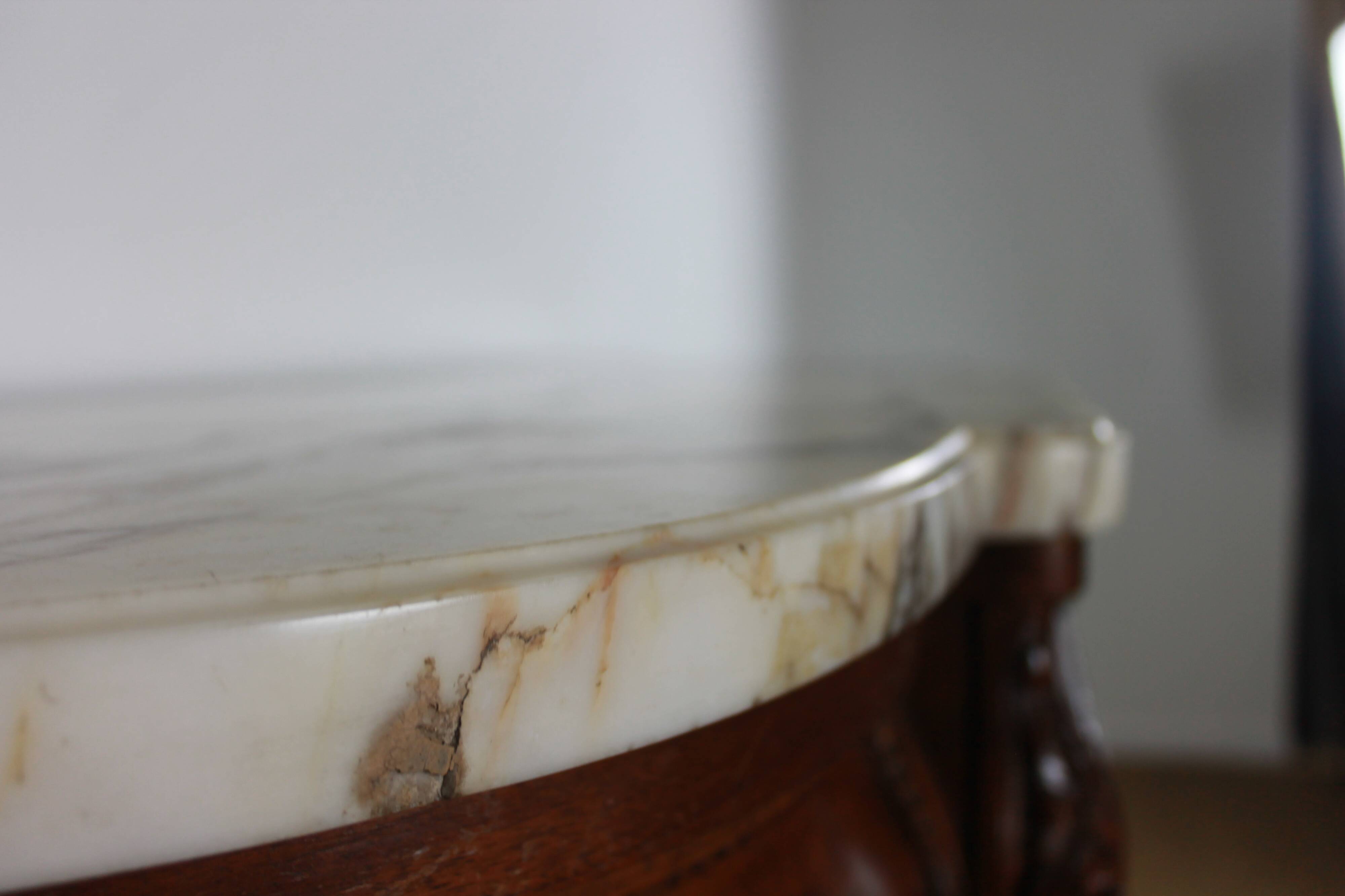 Half-moon shaped serving trolley