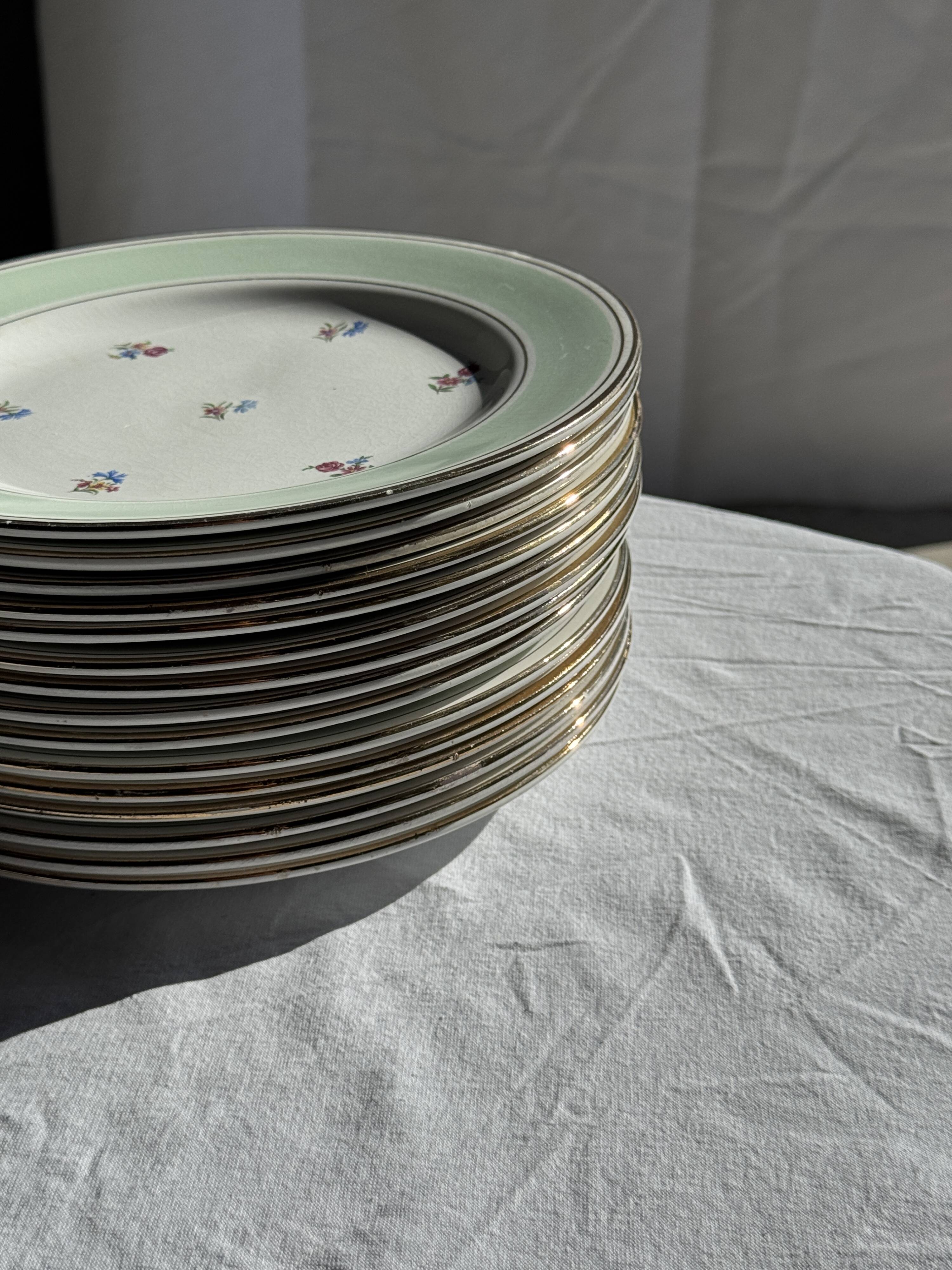 Set of 15 vintage turquoise dinner plates with gold trim and pink flowers D23.