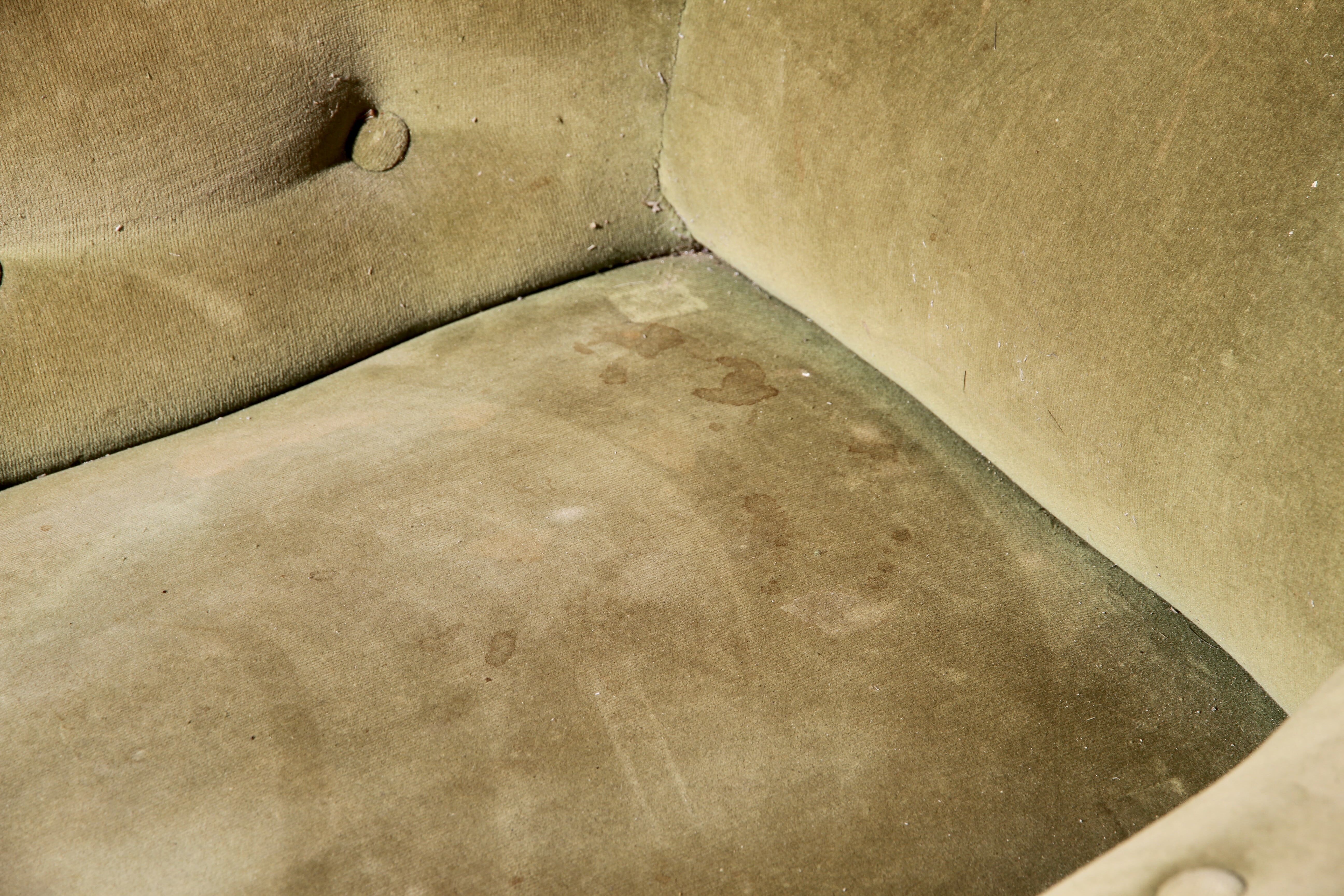 Paire de fauteuils en velours