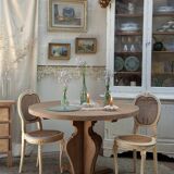 Round table in raw oak