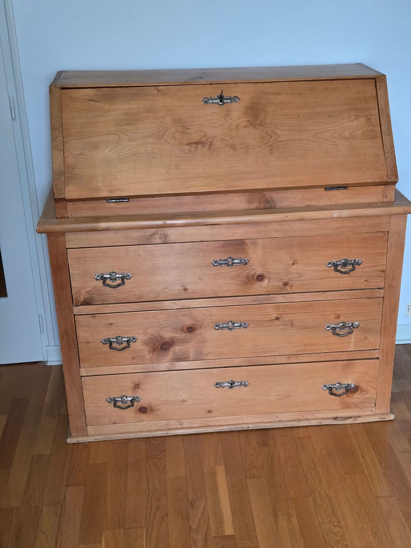 Bavarian secretary in solid pine — Natural wood