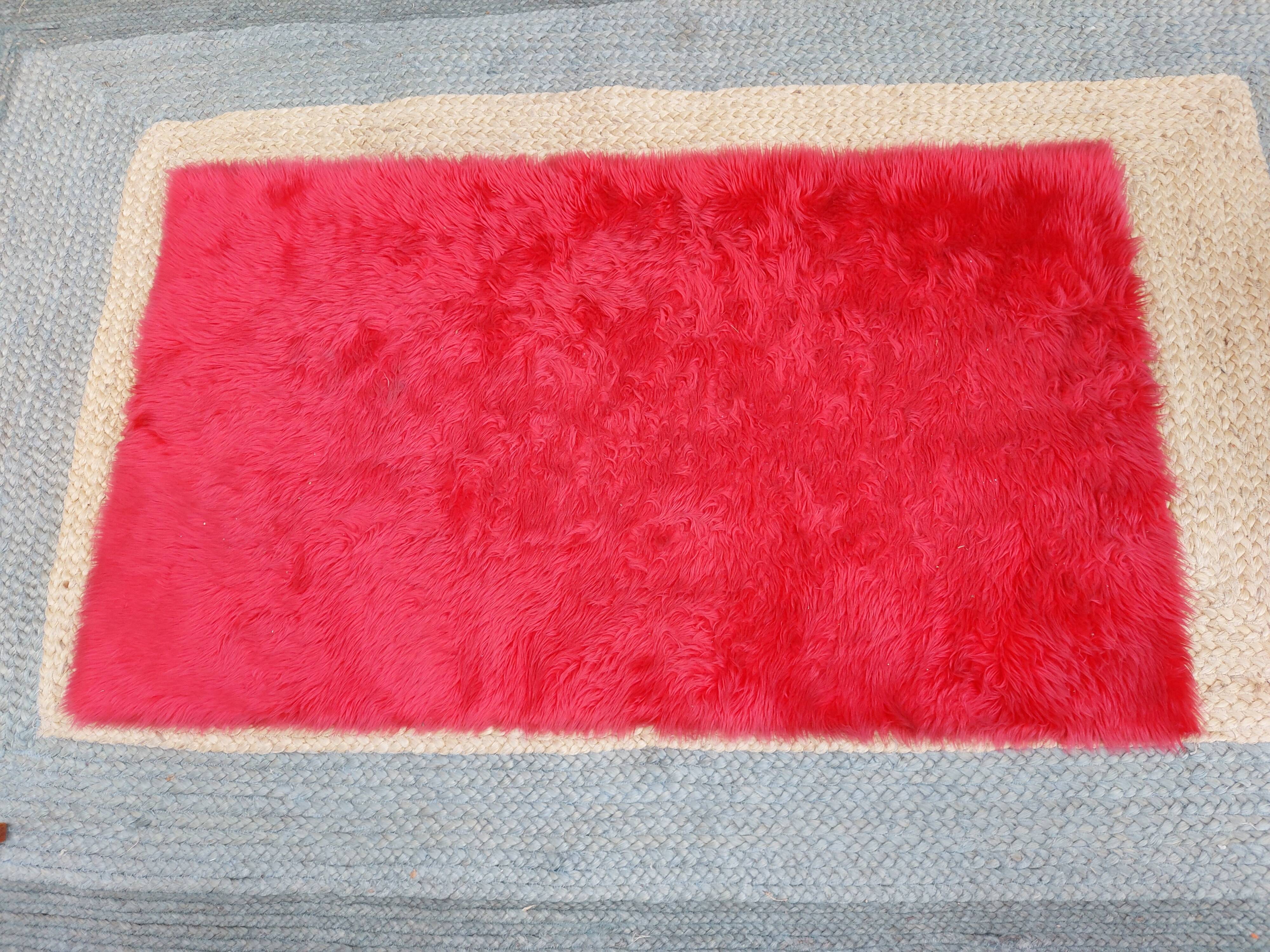 pair of vintage armchairs (red fur)