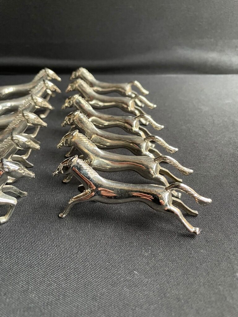 12 porte-couteaux en métal argenté zoomorphe