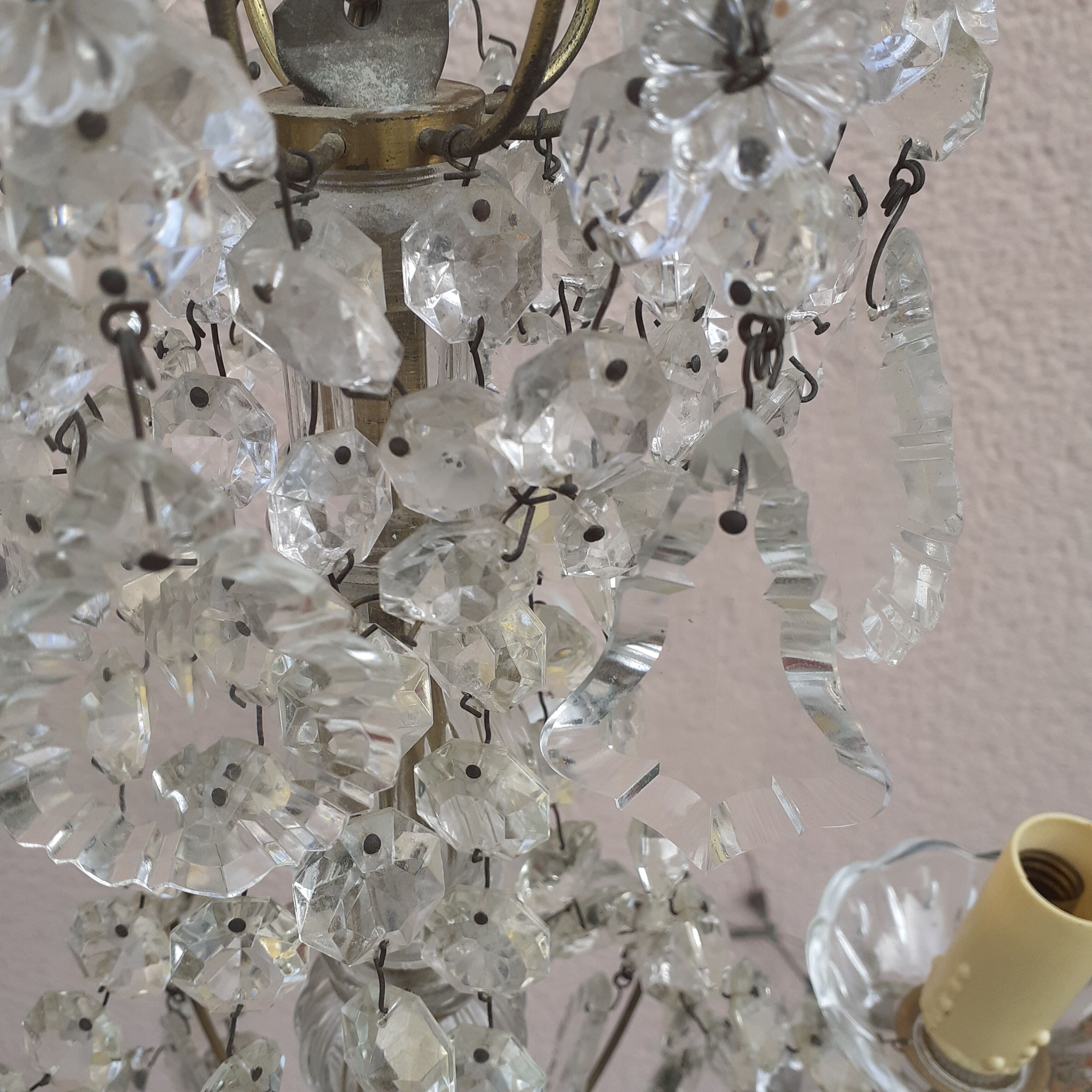 Grapefruit suspension.  4 lamps.