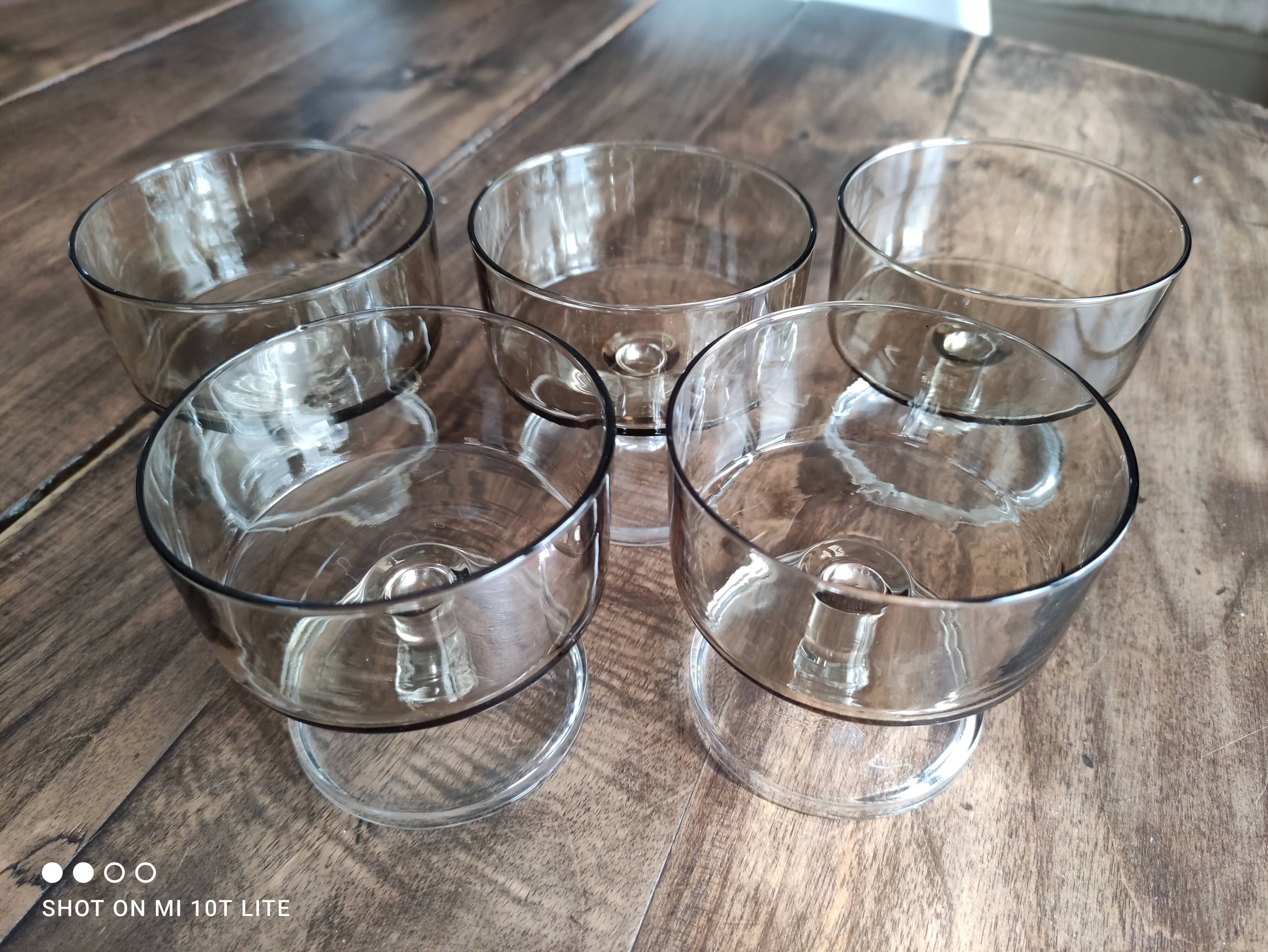Lot de 5 coupes à champagne vintage Luminarc modèle Suède buvant en verre fumé