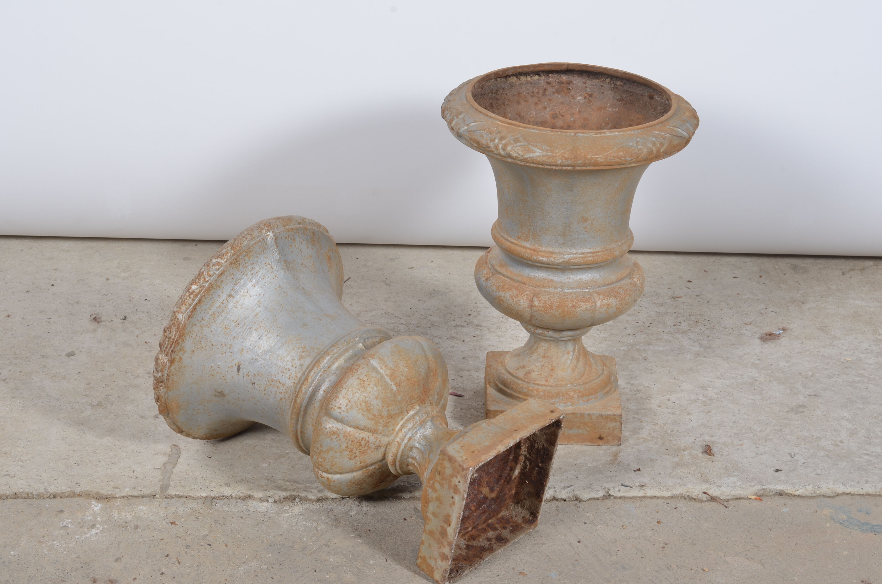 Paire de vases Médicis en fonte