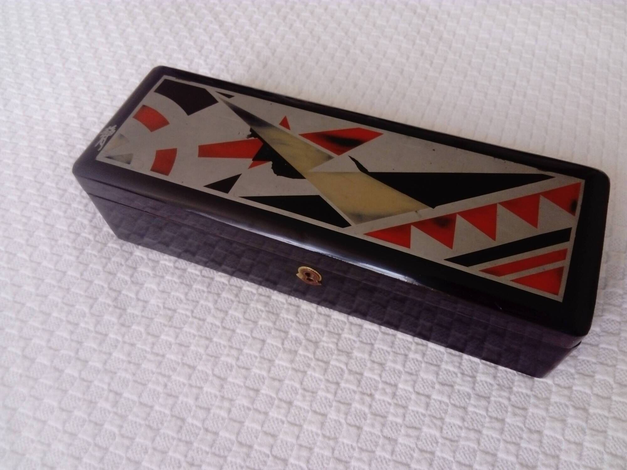 Old lacquered wooden glove box/box with Art Deco geometric decoration. Japan