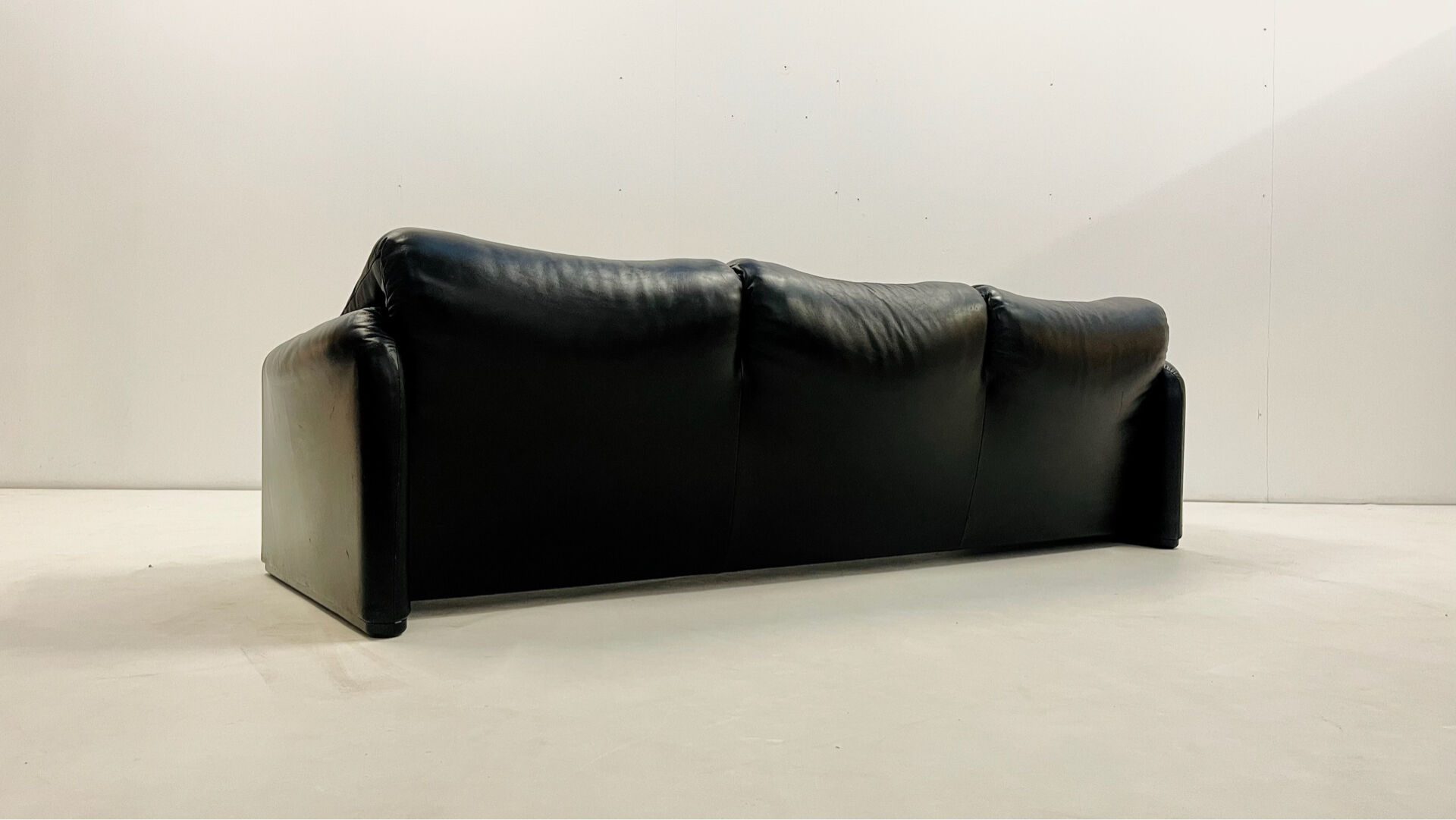 'Maralunga' 3-seater sofa by Vico Magistretti for Cassina