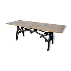 Table industrielle avec