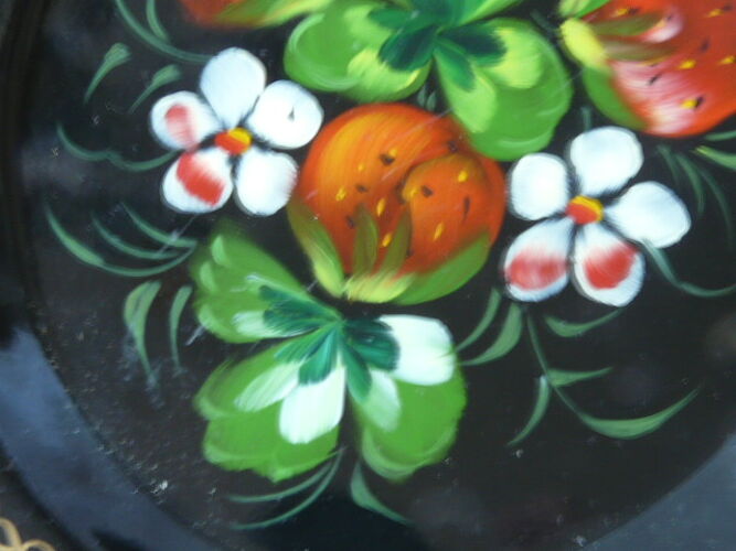 Plateau russe métal peint vintage décor de fraises et fleurs de fraisiers