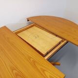 Vintage round table from the 60s and 70s in blond elm with integrated extension