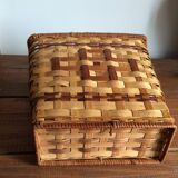 Wall basket