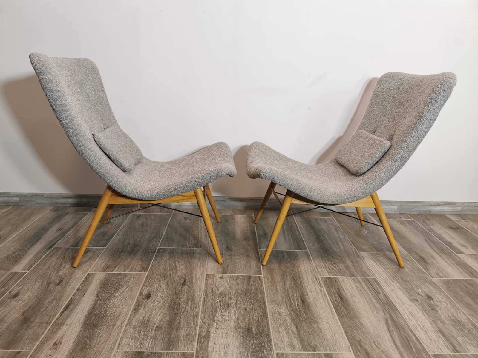 Paire de fauteuils restaurée par Miroslav Navratil
