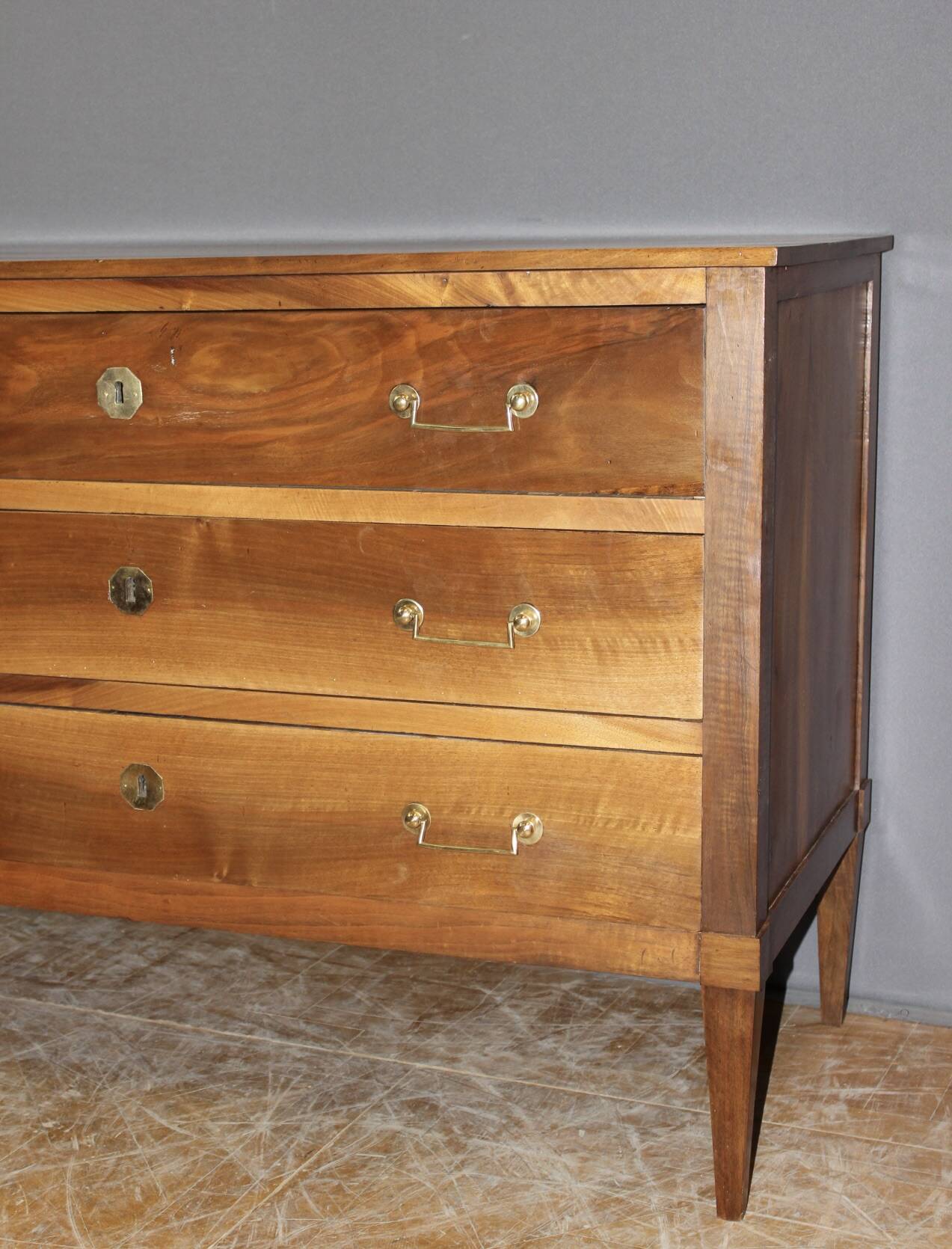Commode Directoire en noyer début XIX